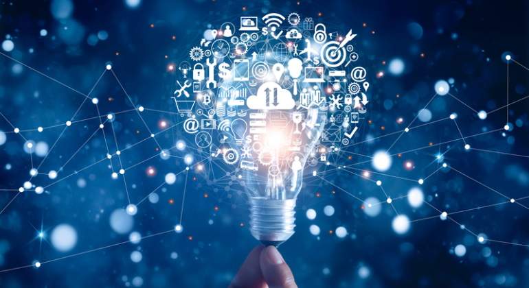 Una bombilla representa el concepto de innovacin digital