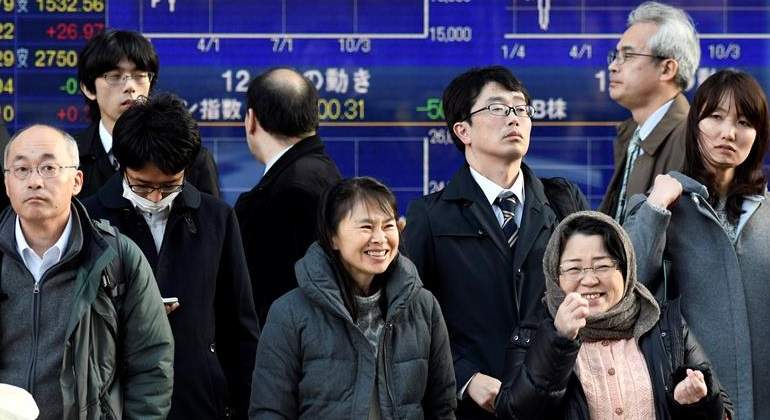 japoneses-bolsa-efe.jpg