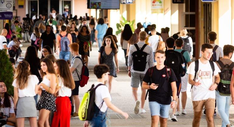 estudiantes-campus-UPO.jpg