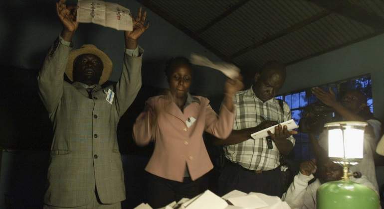 kenia-recuento-2008-reuters.jpg