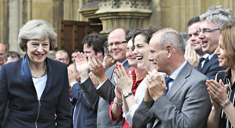 Theresa-May-aplauso-EFE-770.jpg