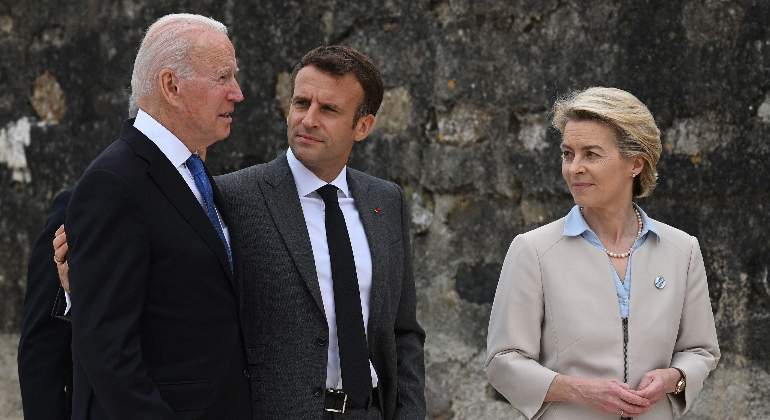 Biden-Macron-VonDerLeyen-Alamy.jpg