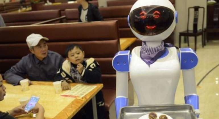 restaurante-robots-madrid-efe.jpg
