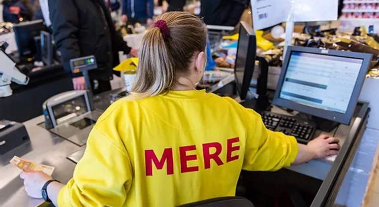 mere-dependienta-archivo.jpg
