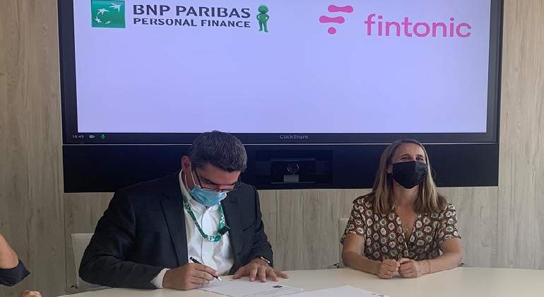 Foto_Firma_Acuerdo_BNP-Paribas-Personal-Finance_Fintonic.jpg