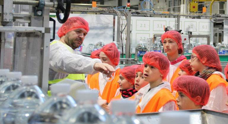 Puertas-abiertas-a-escolares-en-la-planta-de-Nestle-en-Herrera-del-Duque111111111111.jpg
