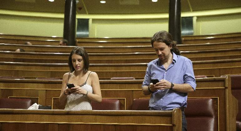 investidura-31agosto-iglesias-montero-1-efe.jpg