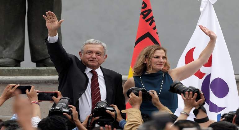 AMLO-y-esposa-Reuters770.jpg