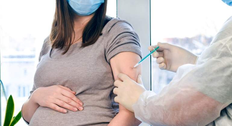 embarazadas-vacunacion-covid-19-pfizer-moderna.jpg