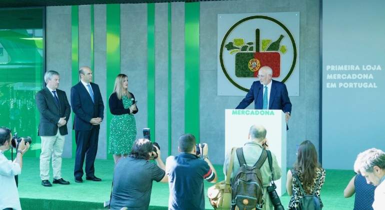Inauguracin del primer supermercado de Mercadona en Portugal EE