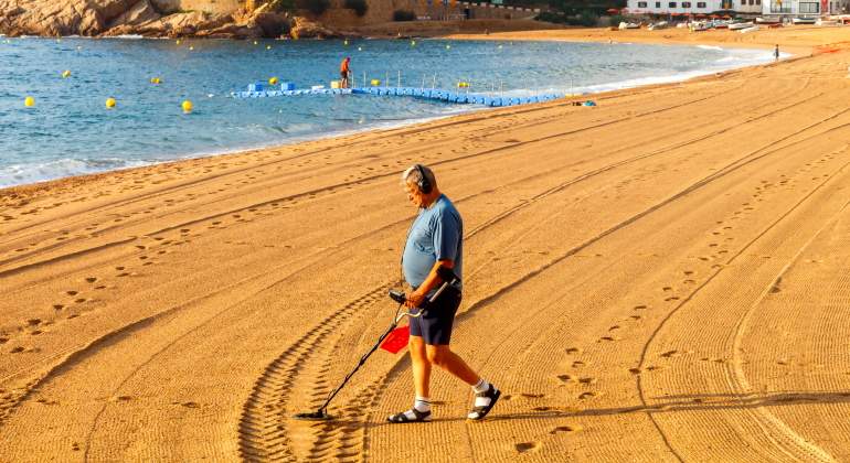 detector-metales-playa-dreamstime.jpg