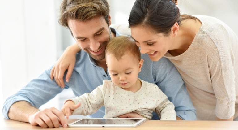 familia-padres-bebe-dreamstime.jpg