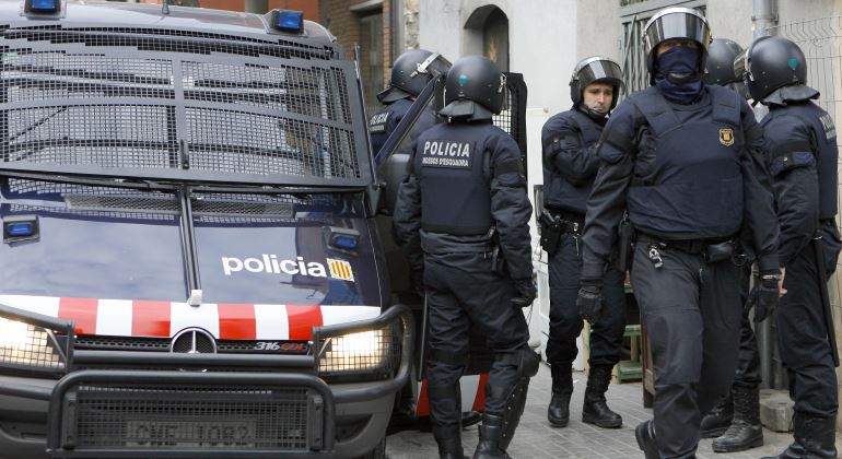 mossos-armados-770.jpg