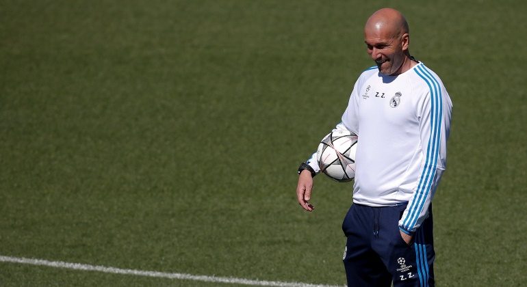 Zidane-balon-entreno-2016-reuters.jpg