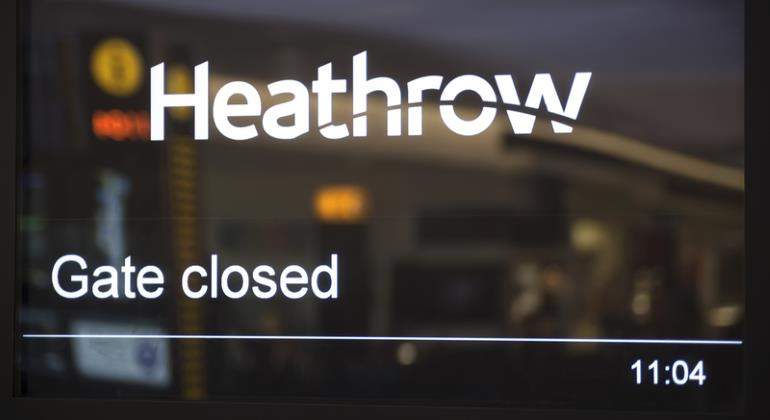 aeropuerto-heathrow-puerta-closed-770-dreamstime.jpg