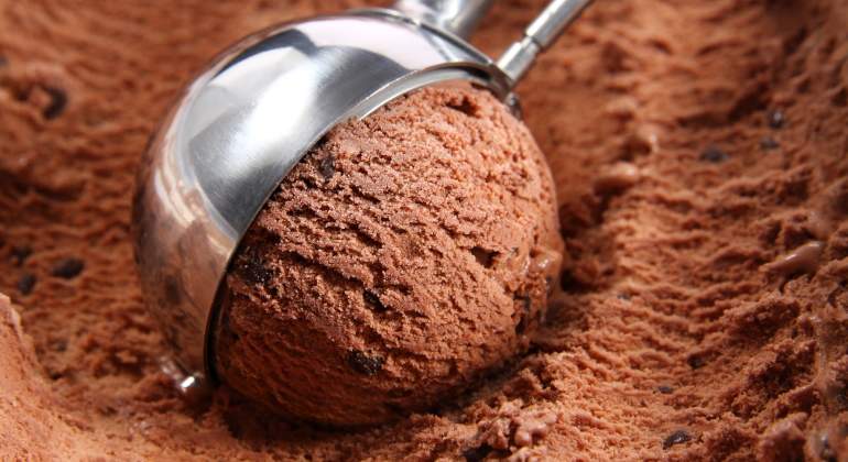 helado-bola-chocolate-recurso-dreamstime.jpg