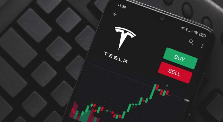 cotizacion-tesla-movil-dreamstime.jpg