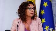 Montero afirma que el impuesto al diésel costará unos 3,3 euros al mes al consumidor medio