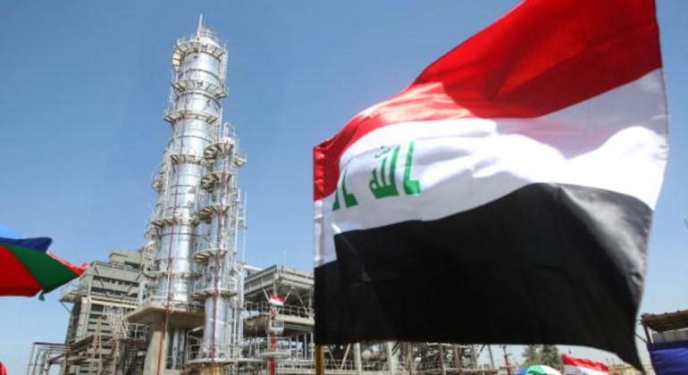 irak-bandera-refineria.jpg