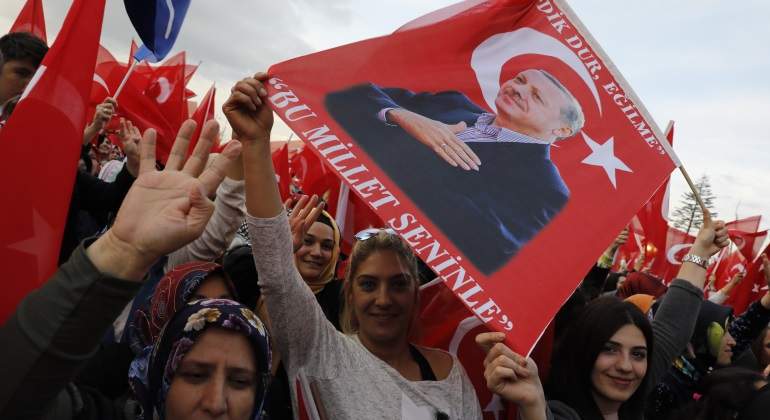 erdogan-bandera-referendum-reuters.jpg