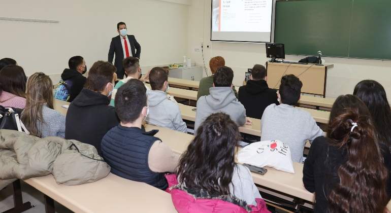 Educacion-financiera-universitarios-1-1.jpg
