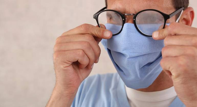 Hombre-con-la-gafas-empanadas-iStock.jpg