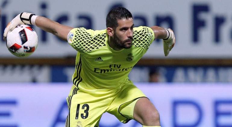 Kiko-Casilla-saque-Copa-2017-efe.jpg