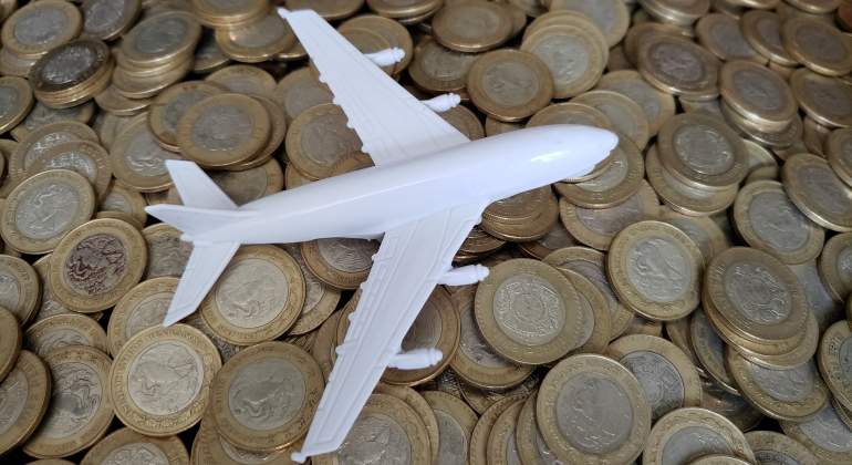 avion-dinero-metalico-hacienda-dreamstime.jpg