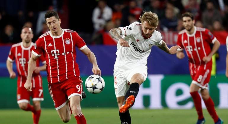 kjaer-lewandowski-sevilla-bayern-reuters.jpg