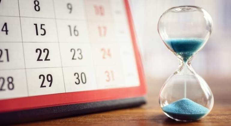 calendario-reloj-arena-dreamstime.jpg