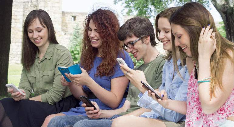 estudiantes-moviles-defini.jpg