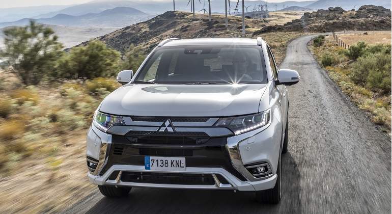 Mitsubishi-Outlander-PHEV-2019-01.jpg