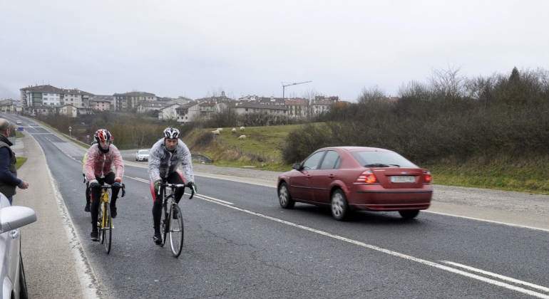 ciclistas-carretera-efe.jpg