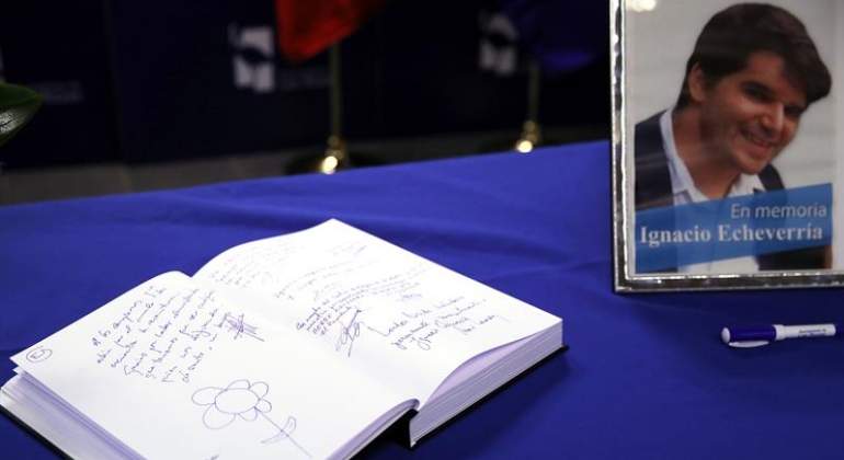 libro-condolencias-echeverria-efe.jpg