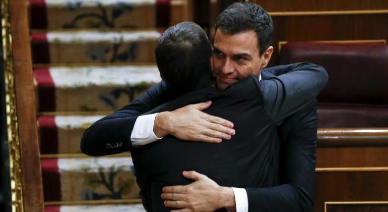 sanchez-patxi-lopez-abrazo-reuters.jpg