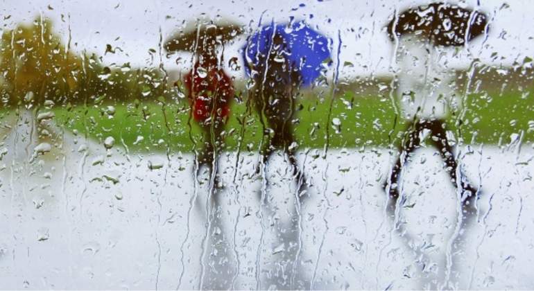 lluvias-paraguas-efe.jpg