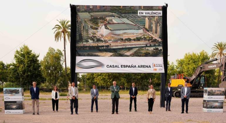 Juan Roig junto al equipo de Licampa EE