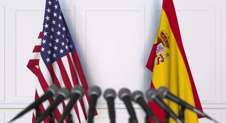 eeuu-espana-banderas-dreamstime.jpg