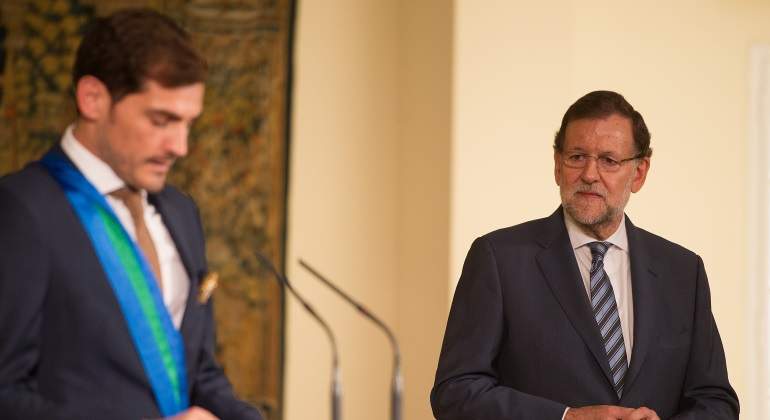 mariano-rajoy-iker-casillas-condecoracion-2015-getty.jpg