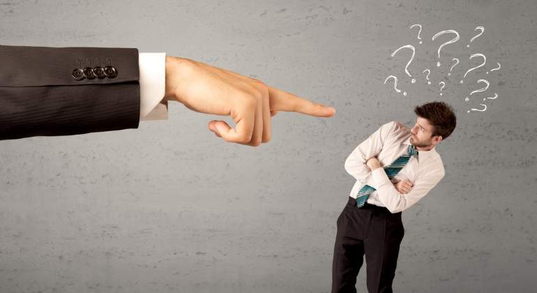 empleado-jefe-mano-dreamstime.jpg