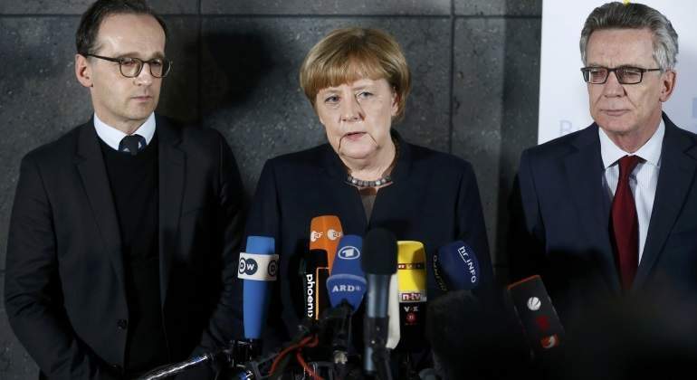 merkel-meiziere.jpg