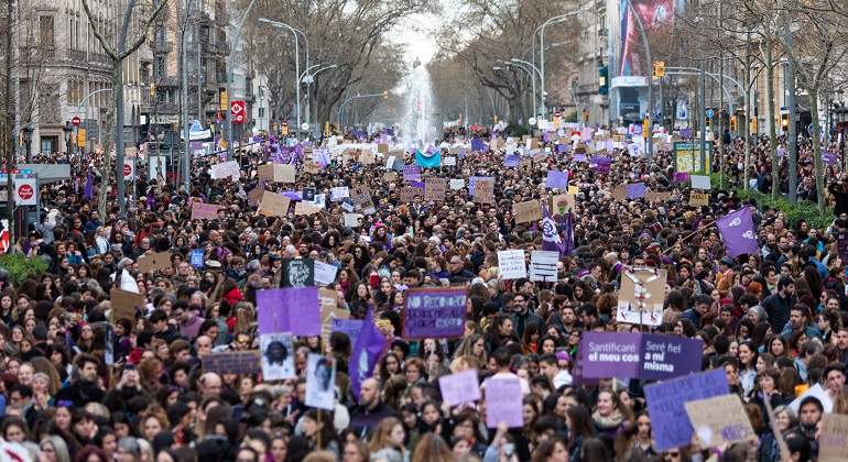 EuropaPress_2698305_manifestacion_8m_dia_internacional_mujer_barcelona_marzo_2020.jpg