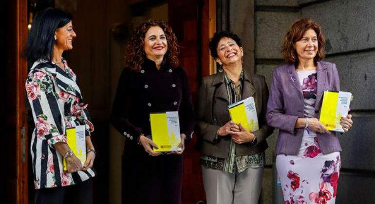 montero-presupuestos-libros-efe.jpg
