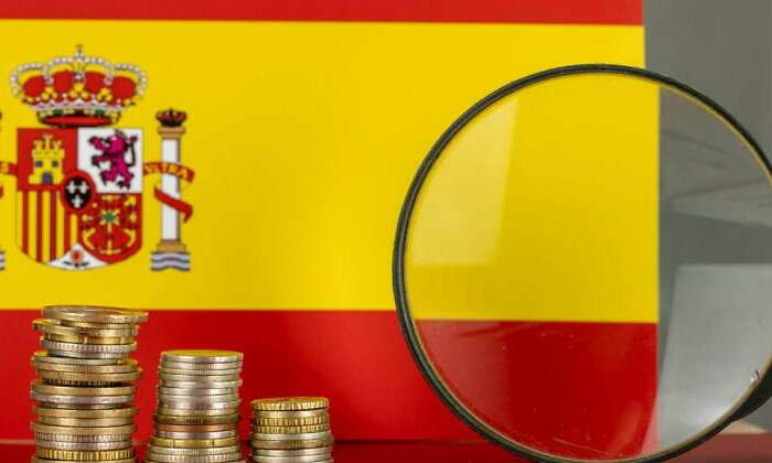 espana-deuda-lupa.jpg