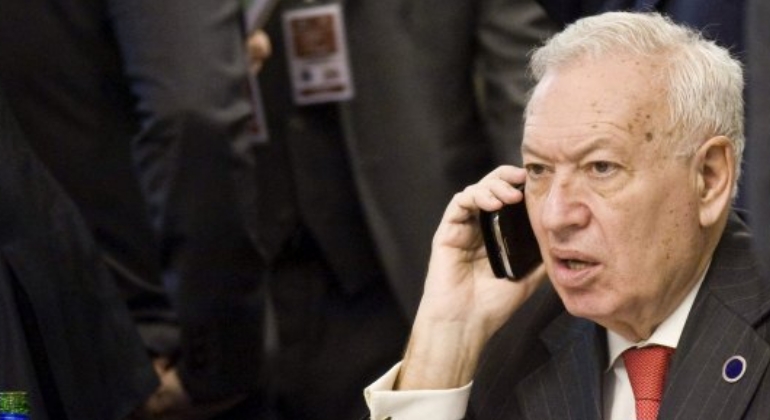 margallo-telefono-efe.jpg