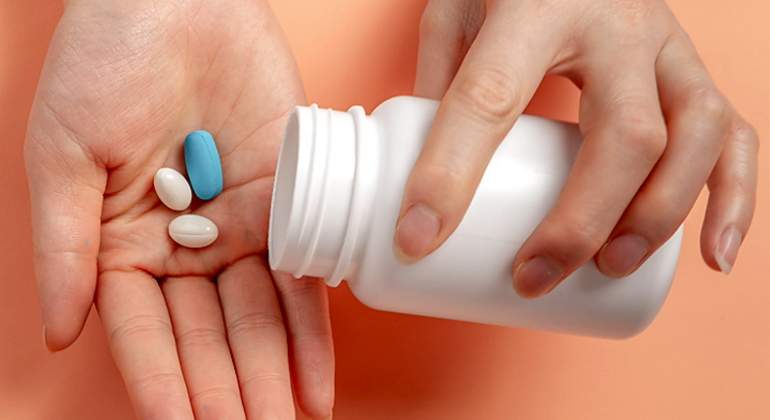 manos-pastillas-istock.jpg