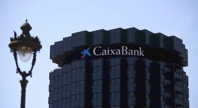caixabank-farola-reuters.jpg