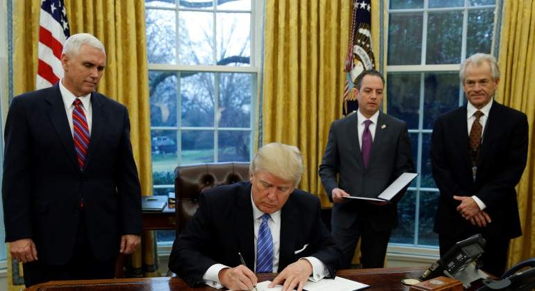 trump-peter-navarro.jpg