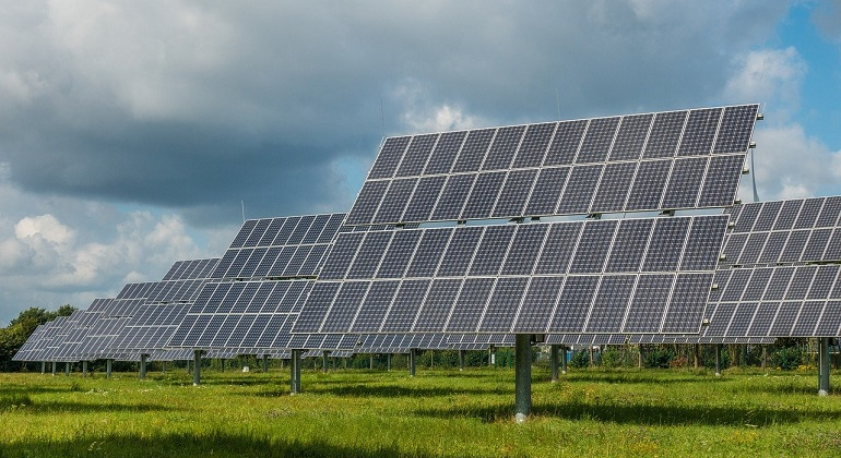 placas-solares-energia-fotovoltaica-pixabay-770x420.png