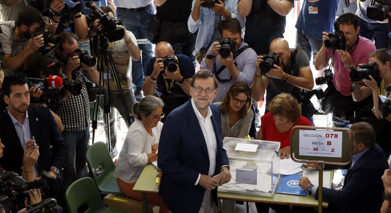 rajoy-vota-arriba-efe.jpg